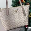 Koujia Neue Teigtaschen-Tasche Klassisches C-Muster FIONA24 Allround-Schultertasche Lässige Pendler-Handtasche Modische Damen
