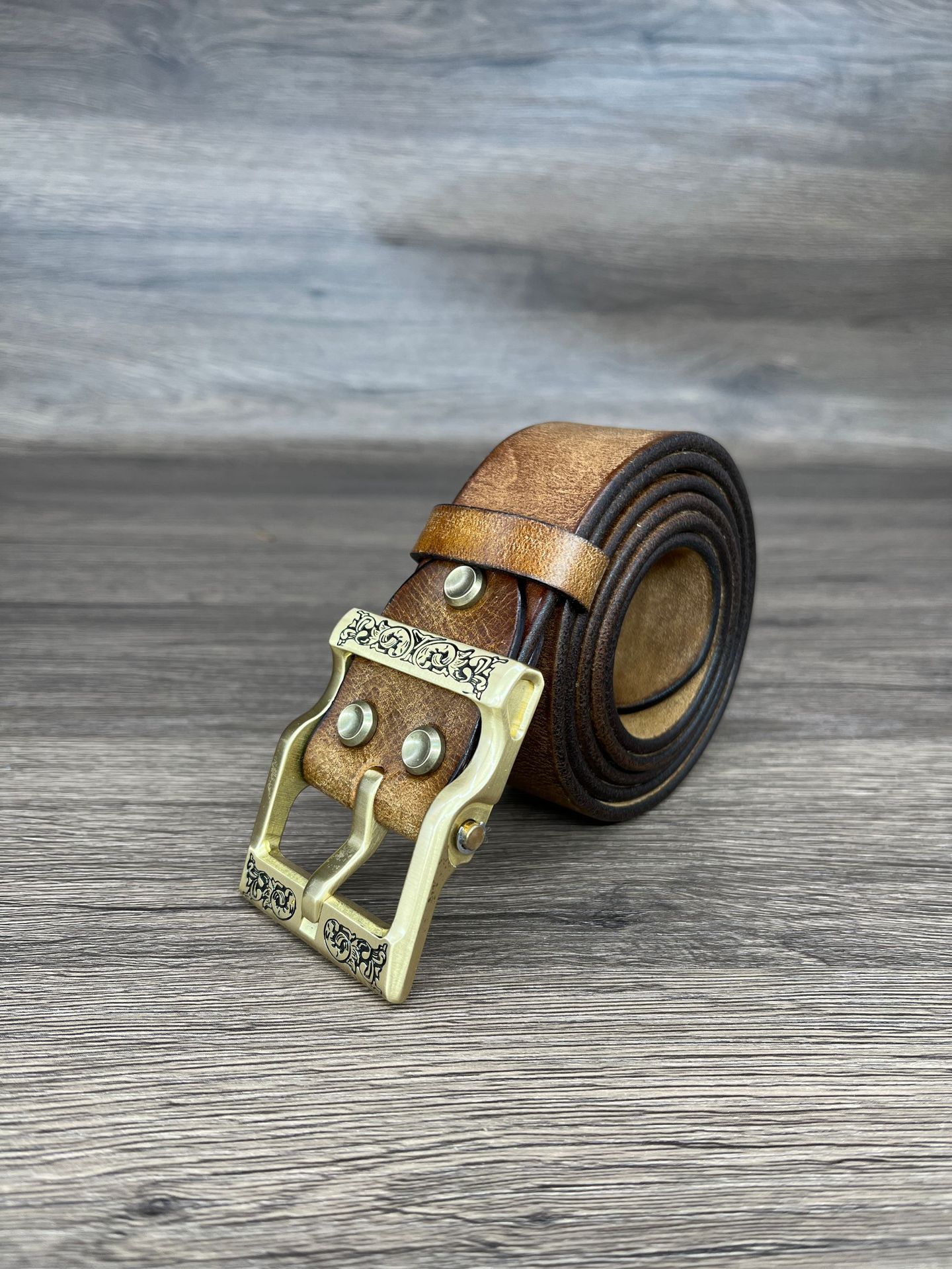 

Мужской кожаный ремень, Сверхтолстый из чистой меди FC Шестое поколение Ветер Пыль Цветок Пряжка Ремень, Ремень из коровьей кожи первого слоя, Ручная работа Игольная пряжка 130cm хаки