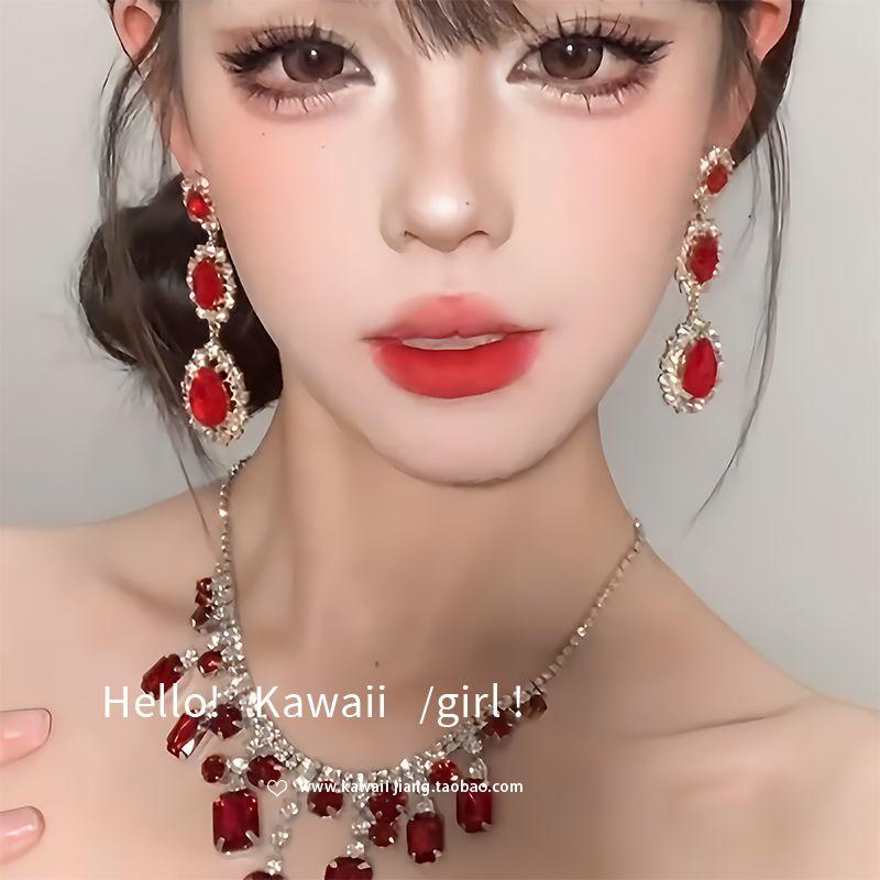 

French Style Retro Christmas Red Water Drop Diamond Earrings Female Hong Kong Style Elegant Long Stud Eardrops Cheongsam Accessories Red crystal earrings