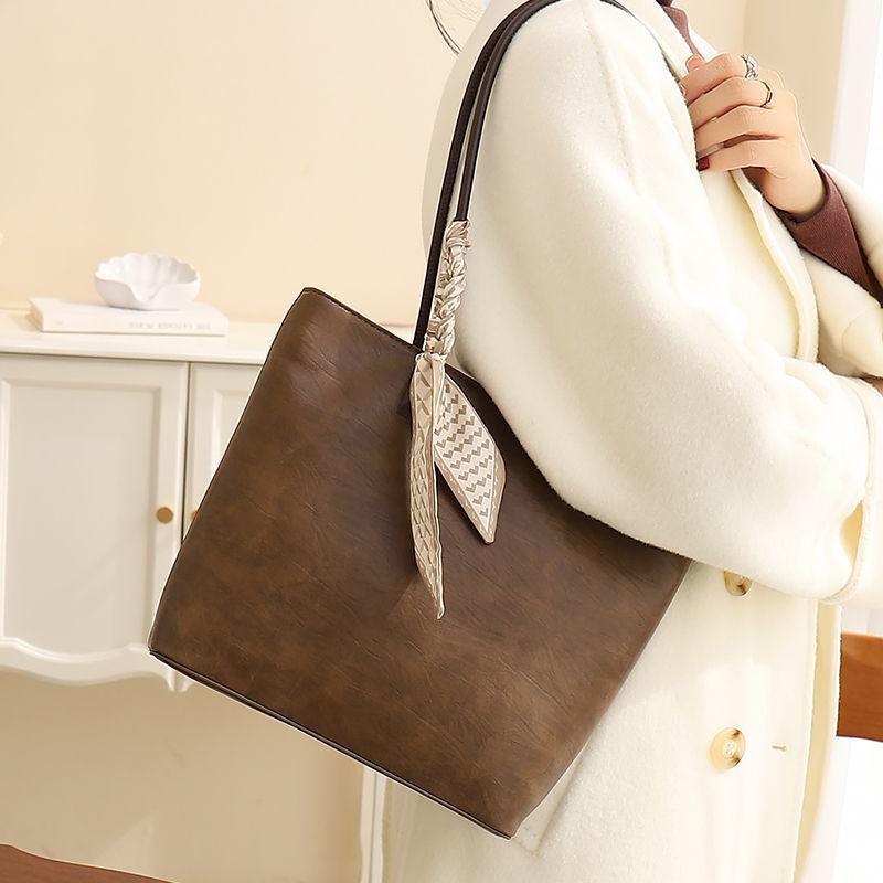 

Women s Versatile Tote Bag - 2025 Autumn/Winter Large Capacity Shoulder Bag for Work and Commute коричневый