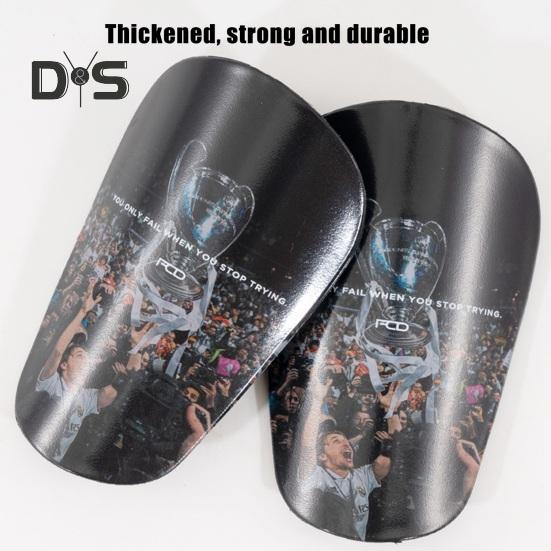 1 pereche de tibie de fotbal miniaturale paratibia de fotbal pentru picioare de protectie pentru barbati si femei.