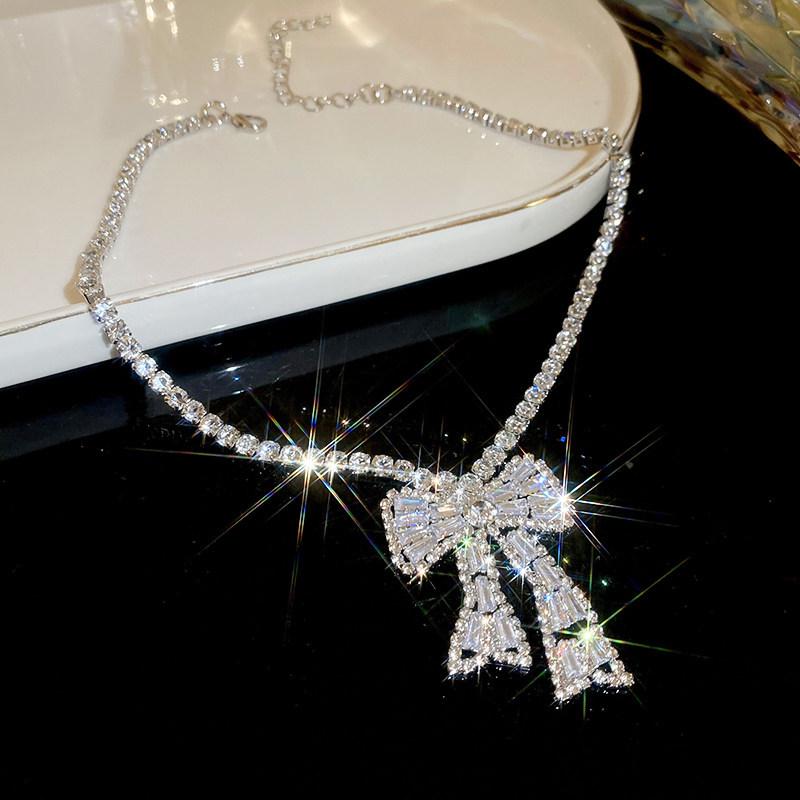 Elegant Rhinestone Bow Necklace: Luxurious & Sophisticated Clavicle Chain Jewelry