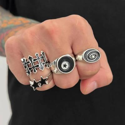 IngeSight.Z Lot de 6 Bagues Étoile Pentagramme Noir Punk Bagues pour Doigts Épais Géométriques Argentées Hommes Femmes Bijoux Y2K HipHop Punk