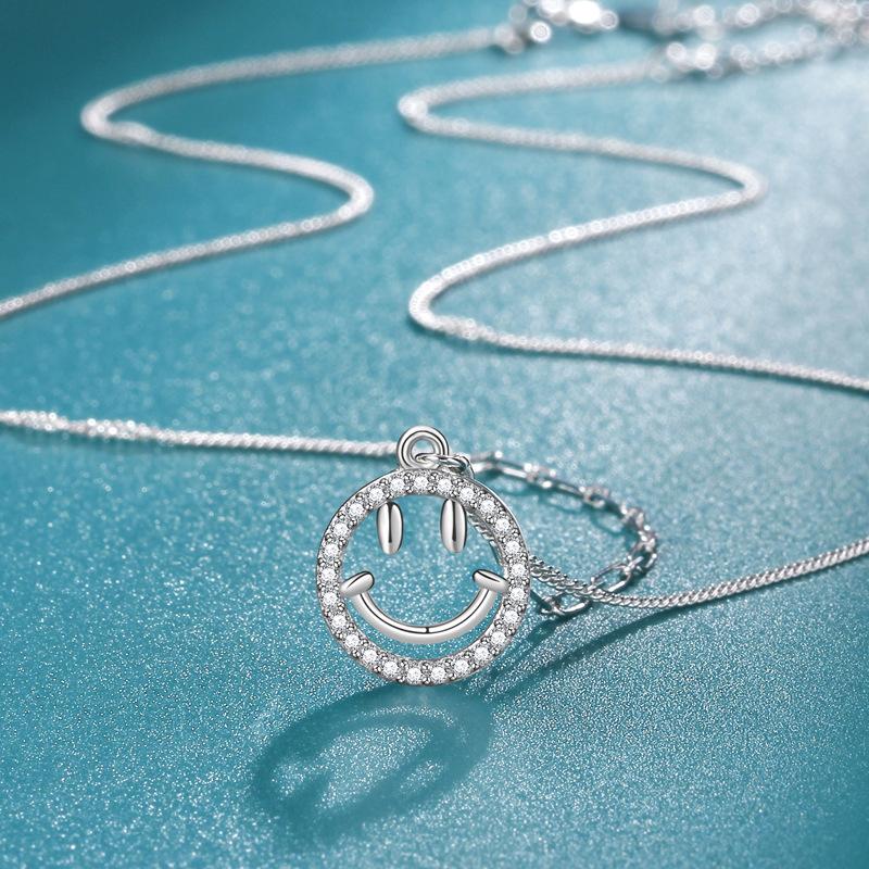 Smile Smiley Face Necklace Female Niche Personality Exquisite Geometric Design Sense Item Decoration Collarbone Chain Female
