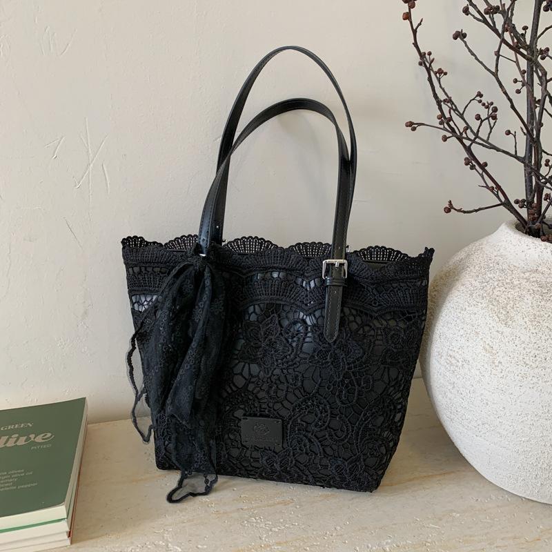 Niche large-capacity woven bag tote bag autumn new hollow lazy wind shoulder armpit bag beach bag