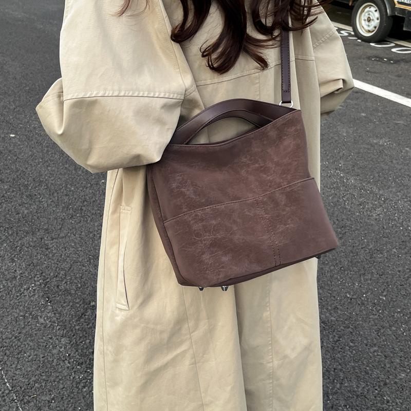 This year's popular small bag women's autumn and winter 2025 new matte retro messenger bag Korean version portable bucket bag