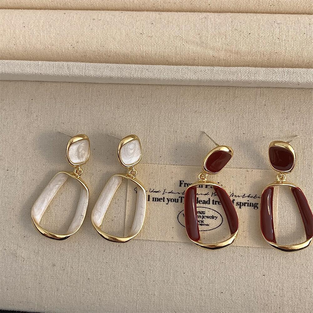 Hollow Out Square Dangle Earrings for Women Simple Metal Twist Enamel Oil Geometry Drop Earrings Party White Wine Red Zircon