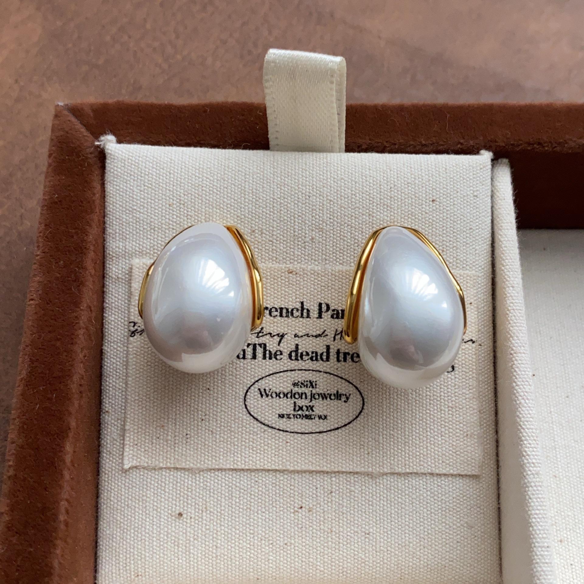 

Baroque series high-end oval pearl stud earrings women s classic warm pearl earrings niche light luxury earrings