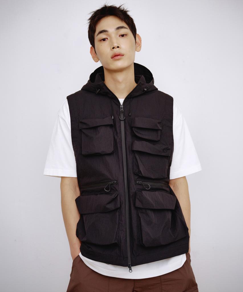 Kalapatthar Multi Pocket Nylon Hooded Vest - Black