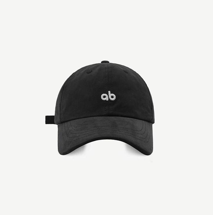 

Вышитая бейсболка с буквой для женщин, универсальная кепка-утка для защиты от солнца чёрный