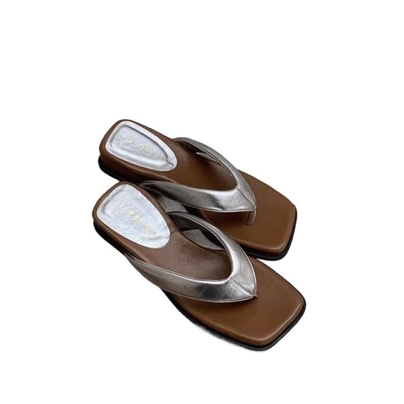 Mode Hot Selling 2025 Ny Stil Populär Dam Retrostil Dam Mode Trendiga Clip Toe Tofflor Komfort Kilklack Strand Slides Skor