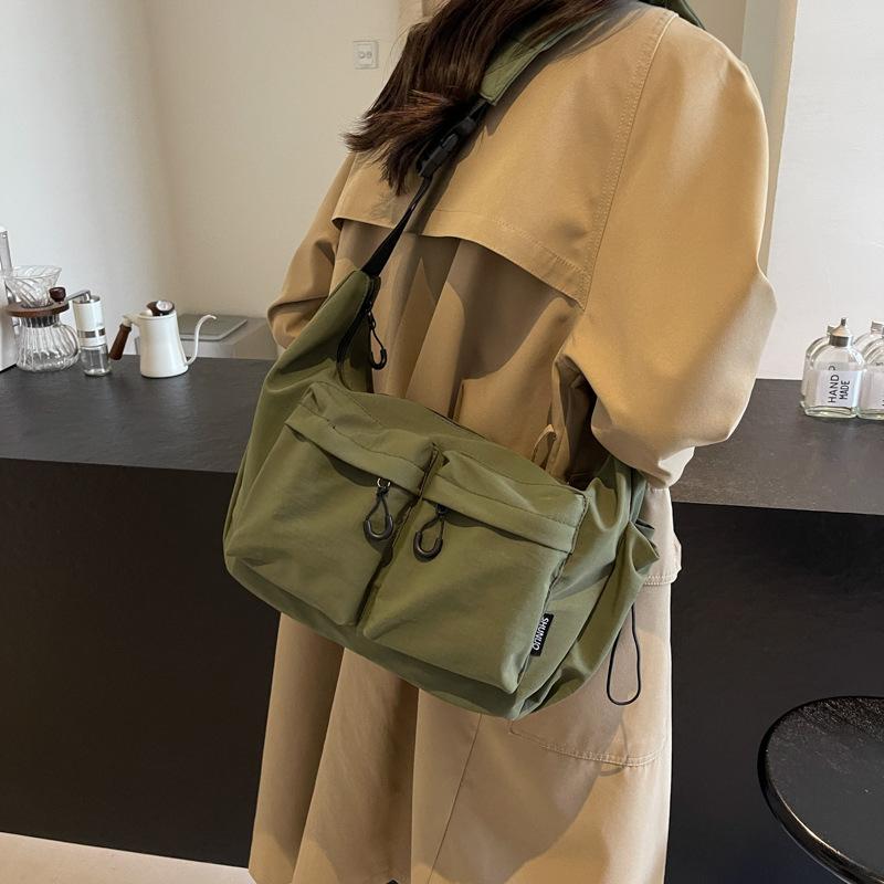 Japanese Large-capacity Commuter Bag Messenger Bag Women's 2025 New Large-capacity Student Casual Simple Fashion Shoulder Bag