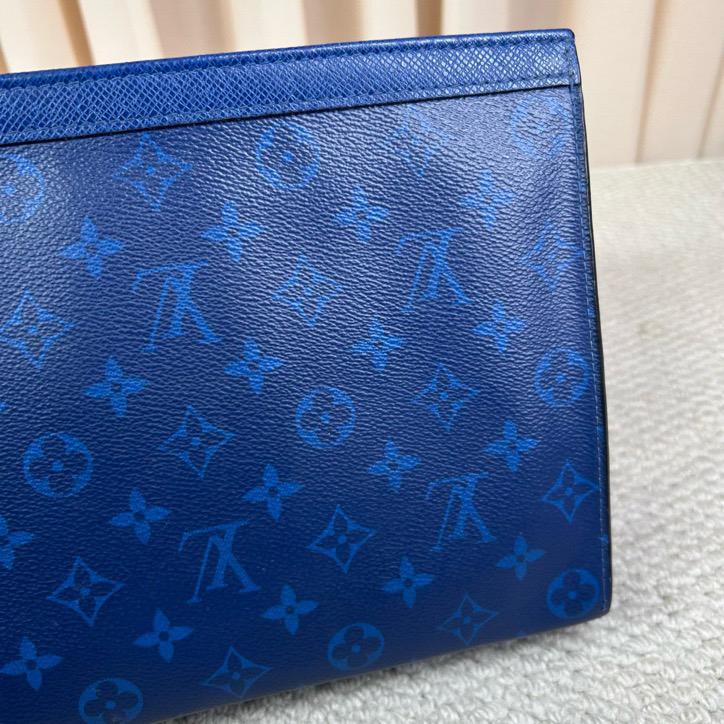 [Pre-Owned] Pochette Voyage Classic Monogram Portable Zipper Toiletry Bag Medium - Very Good #EFSP4K