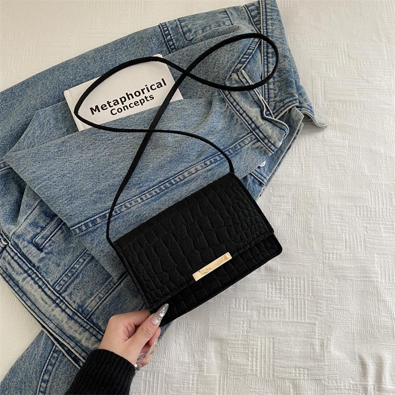 

New niche design bag, black underarm small square bag, commuting high-end alligator pattern shoulder messenger bag