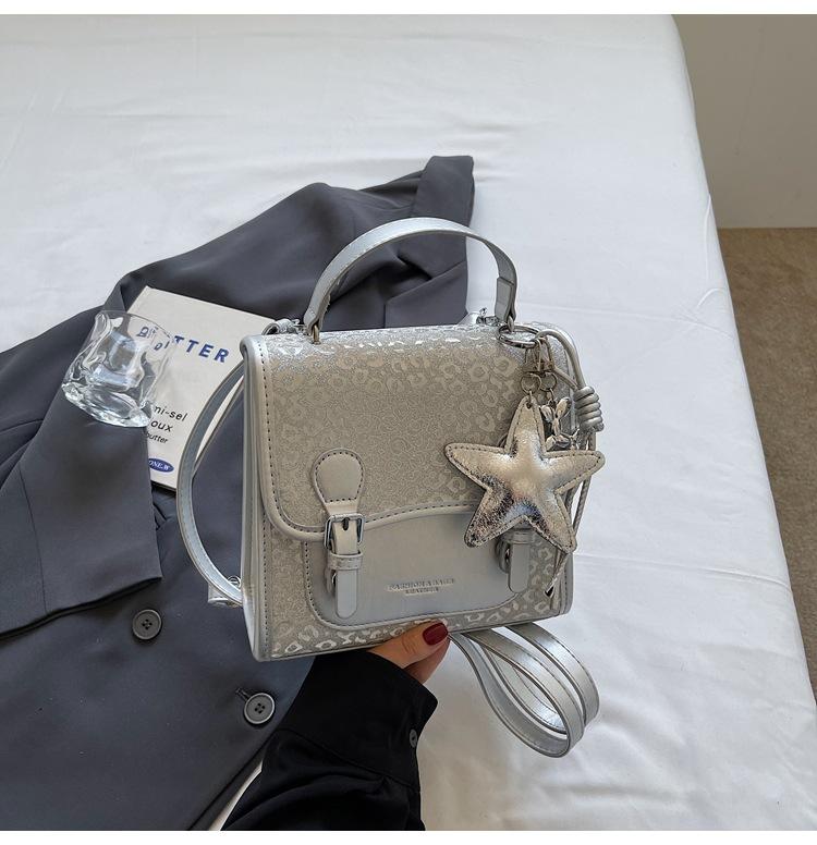 

Retro fashion backpack female Korean version trendy leisure travel bag 2025 new student class commuting messenger bag