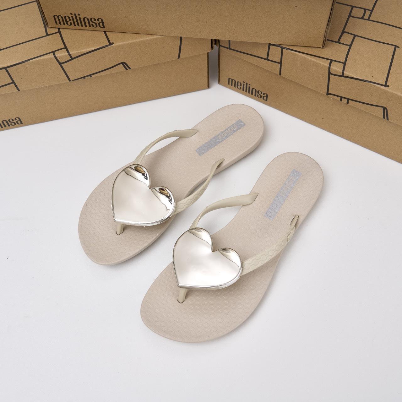 Sieviešu modes flip-flops sirds formā, plāni