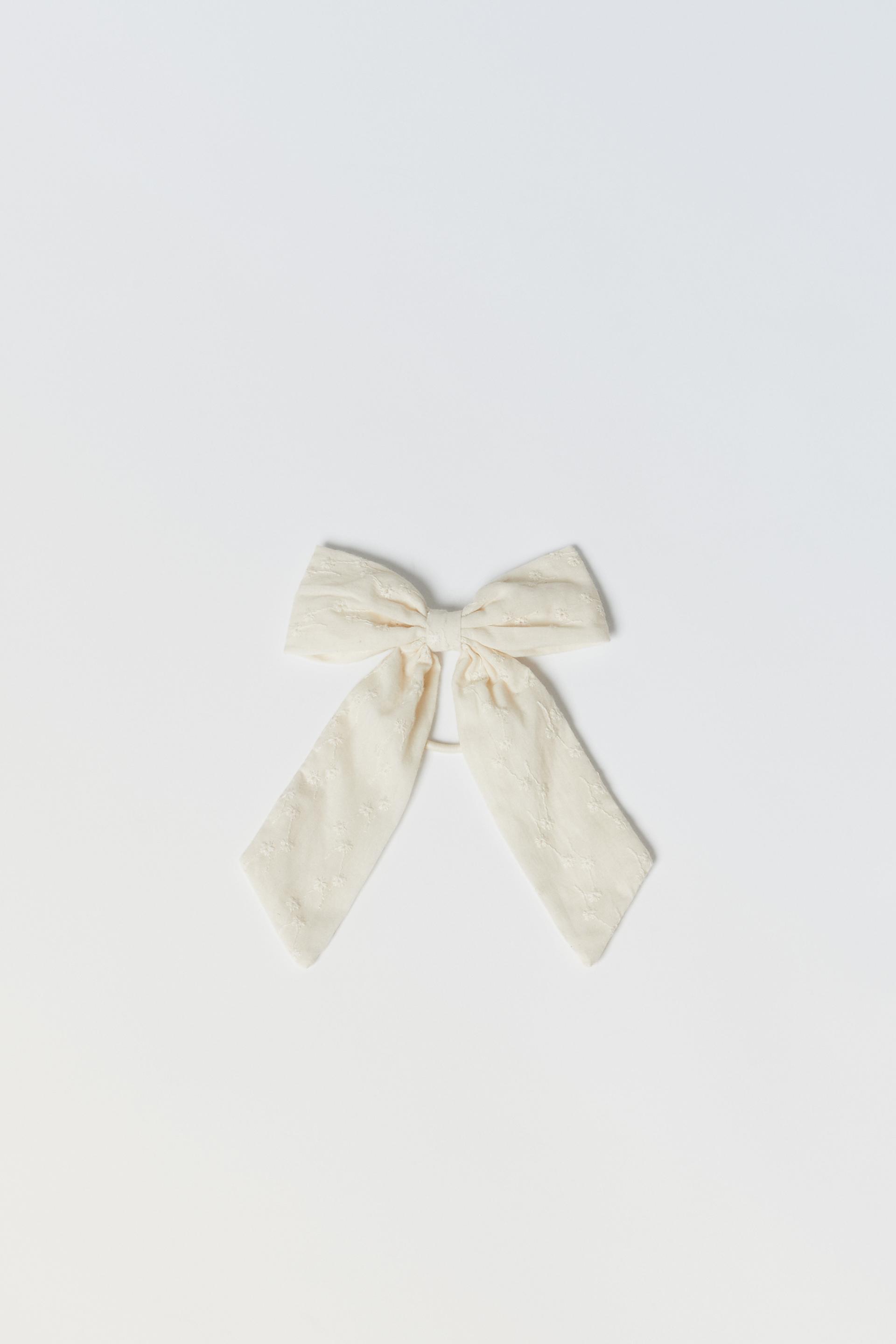 

EMBROIDERED BOW SCRUNCHIE