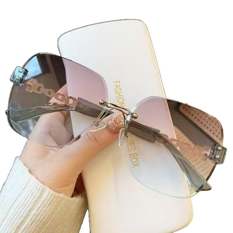 2025 Retro Large Frame Rimless Sunglasses with High-End Chain