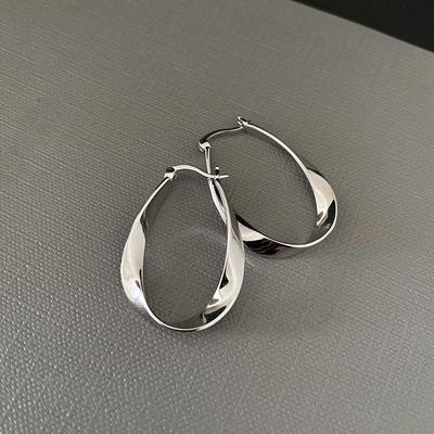 Mobius Ring Ear Buckle Women'S Simple Light Luxury Temperament Circle Plain Circle Earrings Temperament Geometric Earrings