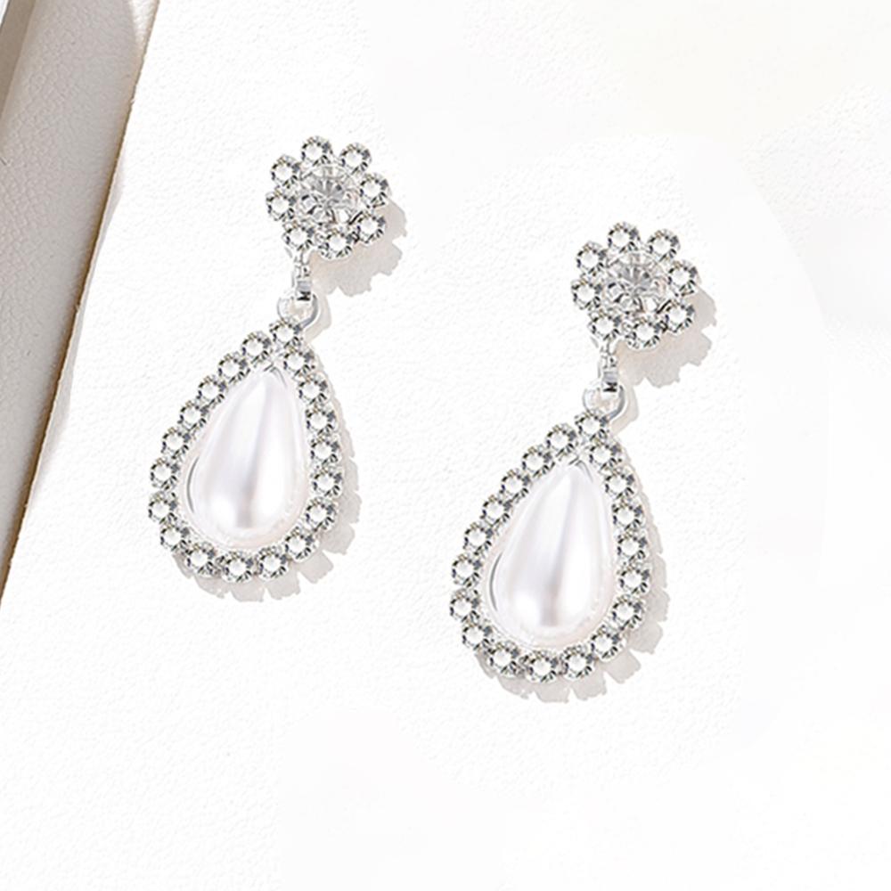 3 Piece Set Of Women Water Drop Diamond Necklace And Earrings With A Stylish And Stylish Design Light Luxury High End Feel Set