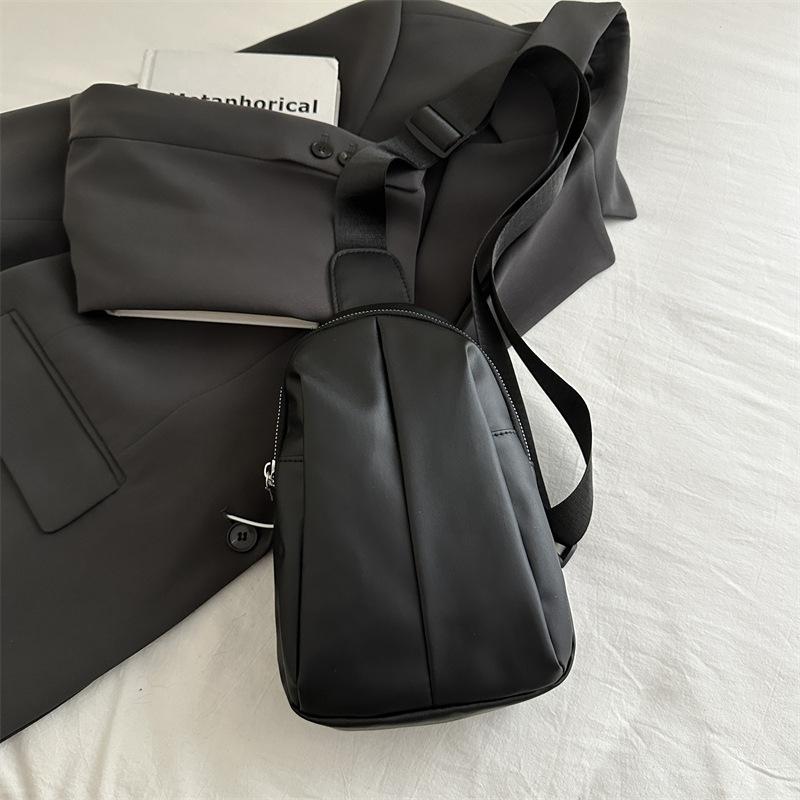 2025 Winter New Small Fresh and Fashionable Shoulder Breast Bag Korean Fanny Pack Personalized Retro and Beautiful Commuter Messenger Bag