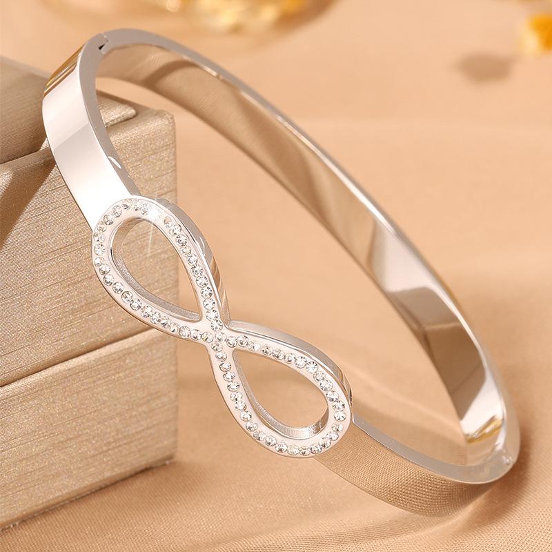 8-character Wireless Possible Luxury Bracelet for Women