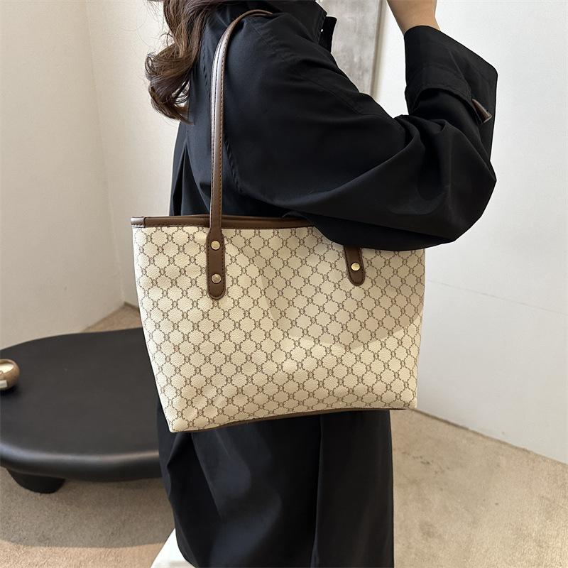 Go To Work Retro Large-capacity Shoulder Bag Women's 2025 Winter New Casual Personalized Tote Bag Fashion Underarm Bag