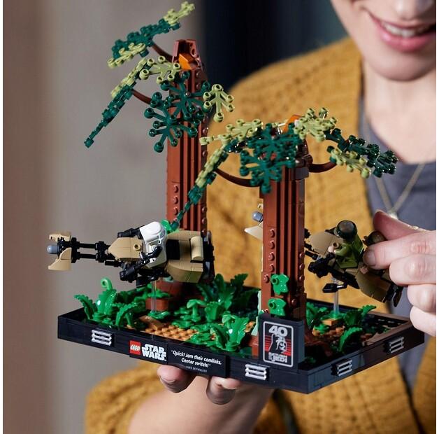 LEGO Star Wars 75353 Диорама: Преследование на боевом корабле по Эндору