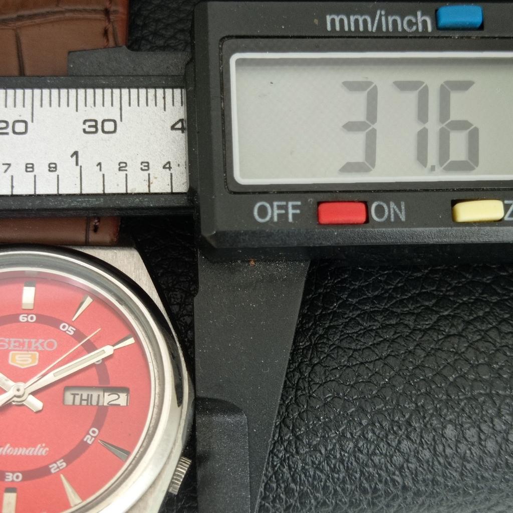 VINTAGE SEIKO 5 AUTOMATIC JAPAN MENS RED COLOR DIAL WATCH a709102-1