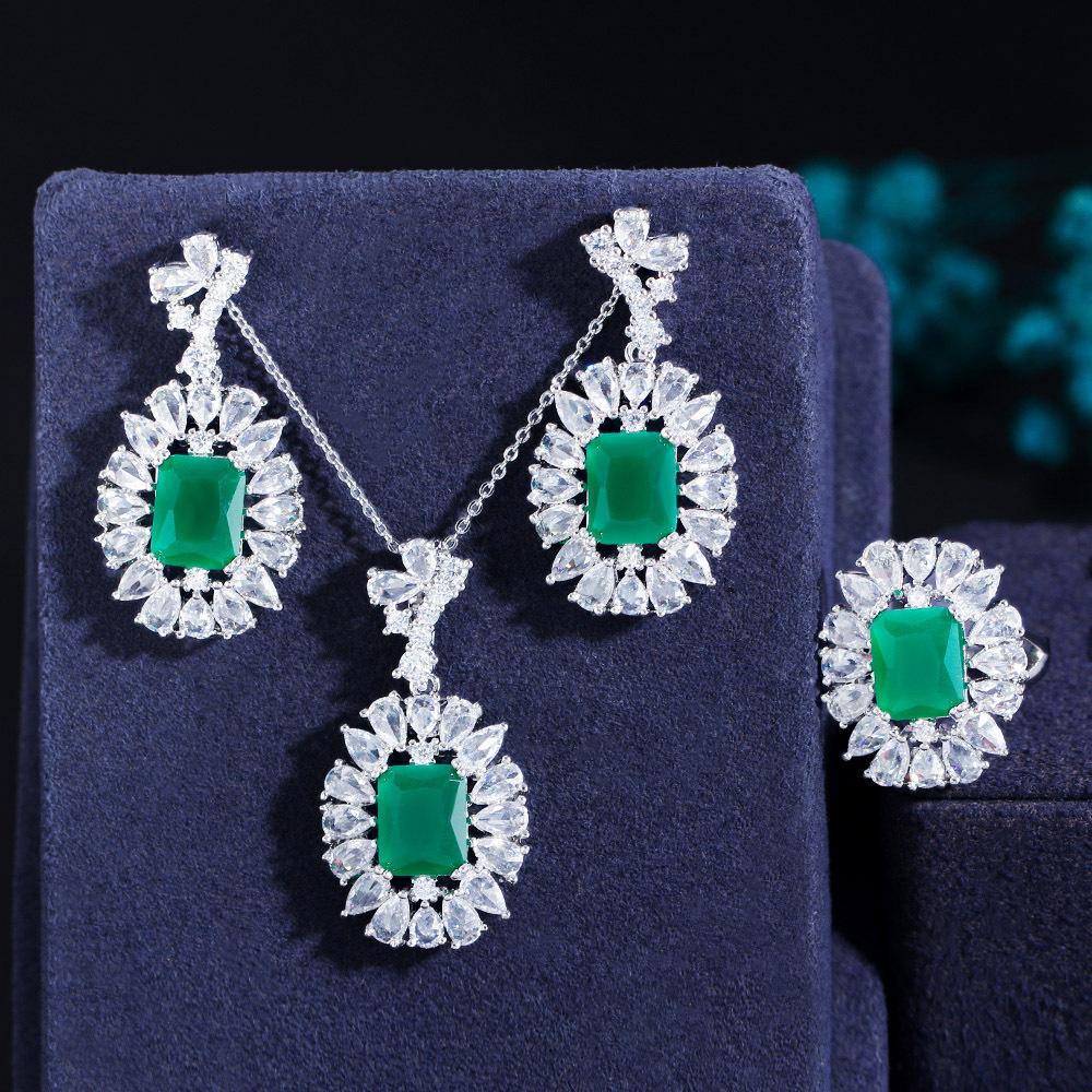 Color Treasure Three-Piece Set, Sapphire Necklace, Earrings, Slightly Inlaid Zircon Set Chain.