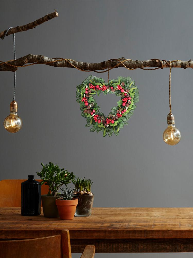 Kranz Eisen Herzförmiger Kranzrahmen DIY Eisenkunst Blumen Dekor Ringe Heimdeko Golden 11,8 Zoll