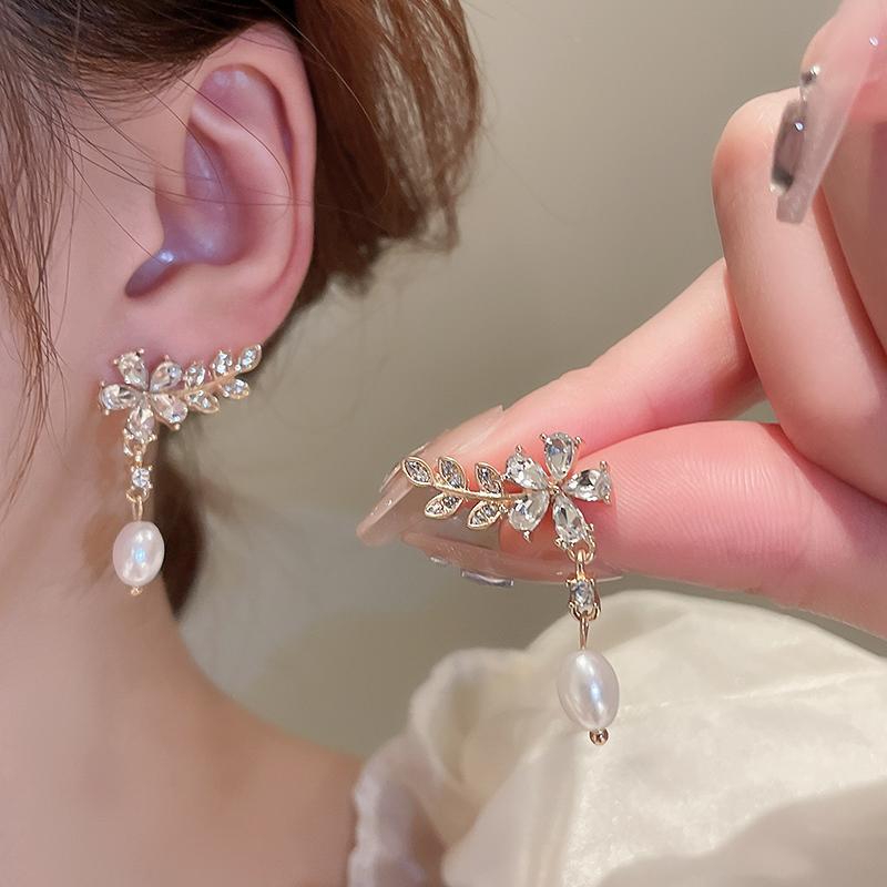 Light Luxury Zircon Stud Earrings Women's Fashion Flower Leaf Earrings Elegant Imitation Pearl Ear Stud Party Wedding Jewelry