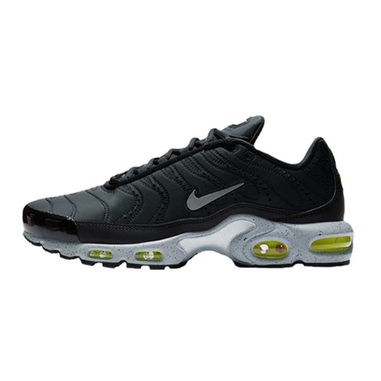 

новые Nike Air Max Plus настроены на черный 44