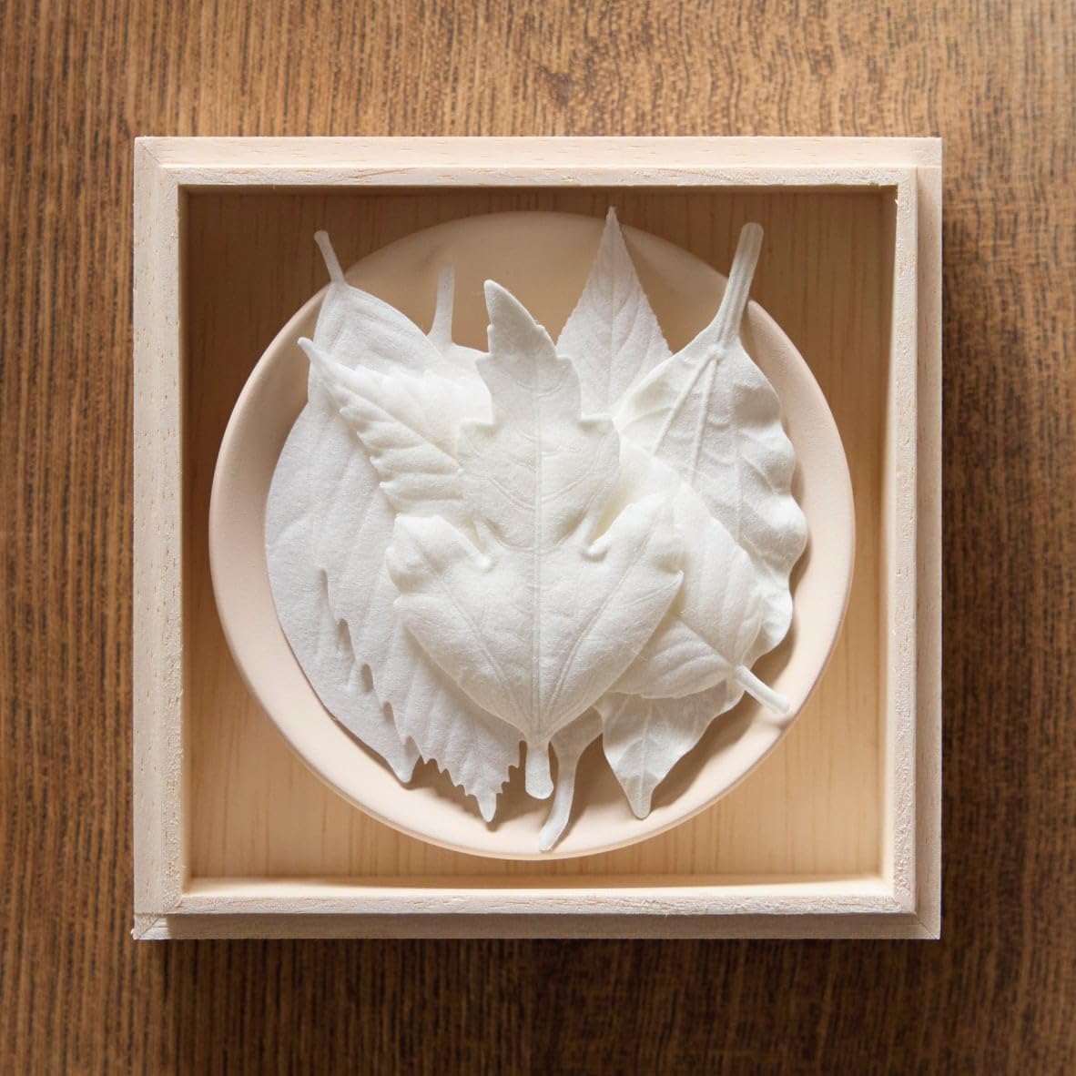 

HAKO Leaf Incense, 6 pieces with tray, boxed, 1702, Kunjudo, Made in Japan, Paper Incense, Washi