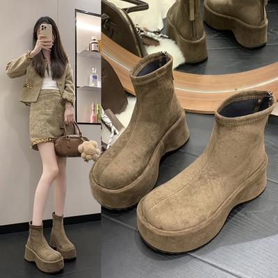 Chaussures pour femmes de station européenne 25 automne mode classique velours tête ronde rehaussantes semelle épaisse légère fermeture éclair arrière bottes basses pour femmes