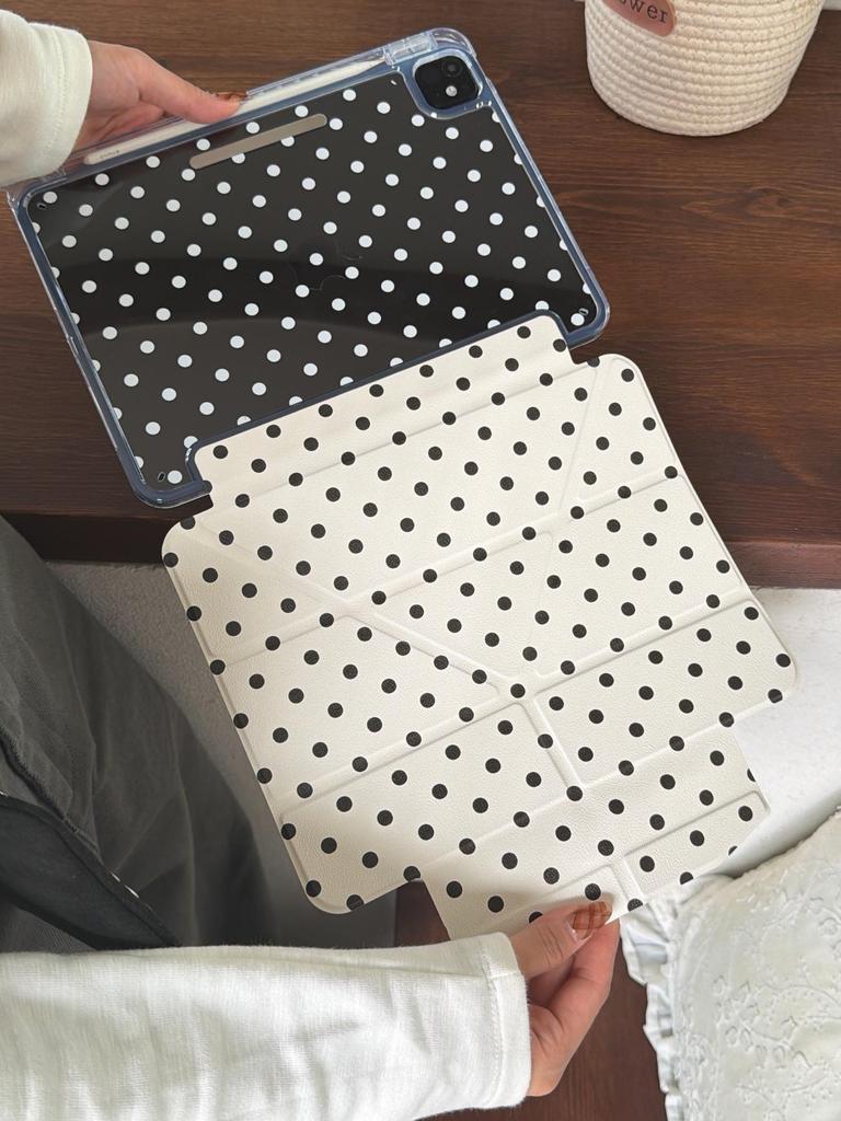Custodia Buckle per iPad Pro 2021 - Pois a sei colori con design a cuoricini femminili