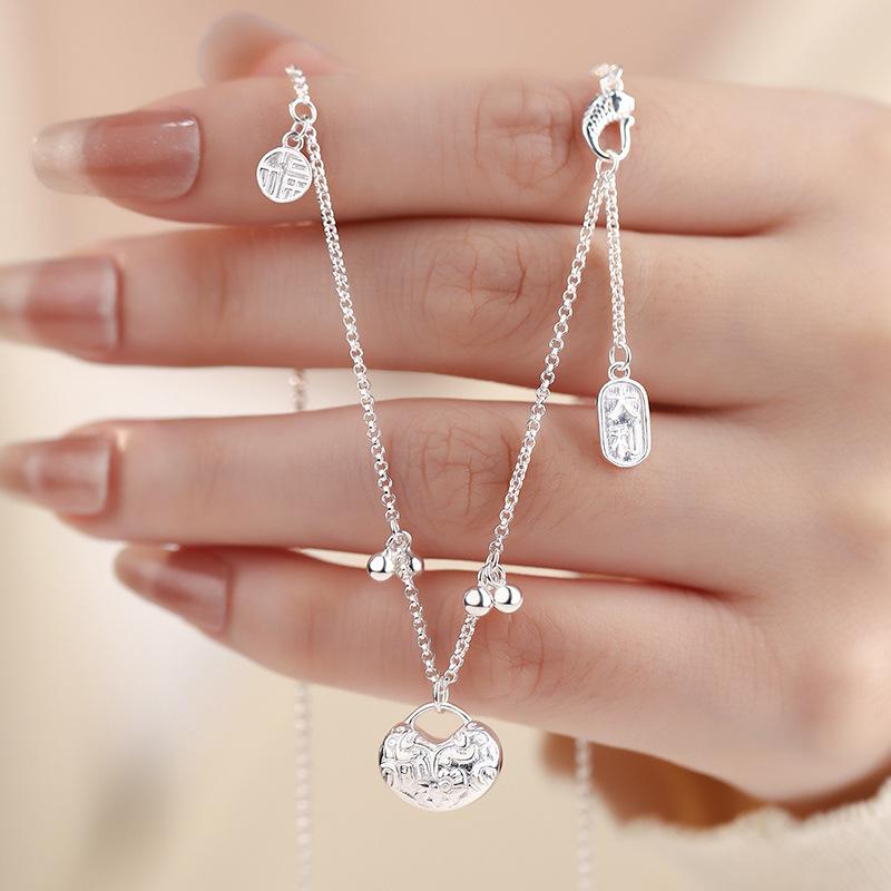 Chinese Fu Character Necklace: Auspicious Good Luck Women's Collarbone Chain - High-End National Style Design