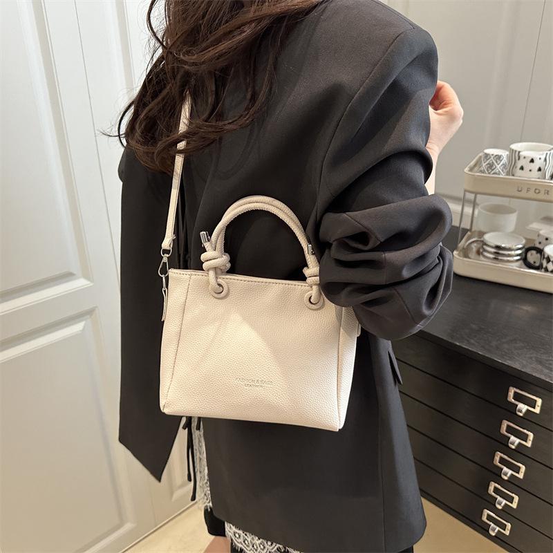 Hand carry high-end fashion bucket bag 2025 new Korean version ins trendy casual shoulder bag versatile messenger bag