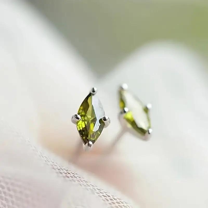 1 Pair of Stylish and Simple Olive Green Earrings, with A Changeable Temperament, Suitable for Daily Commuting. Mini Exquisite Earrings