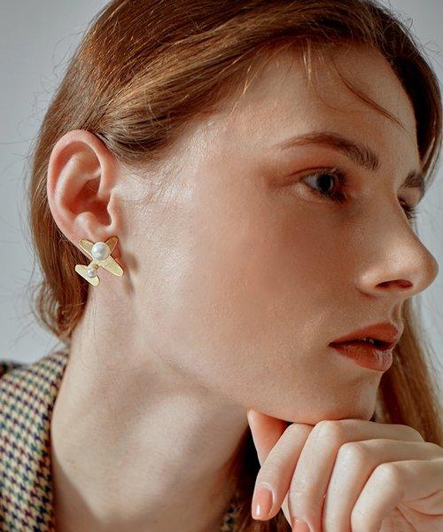 Bonbeau Mini Airplane Pearl Earrings