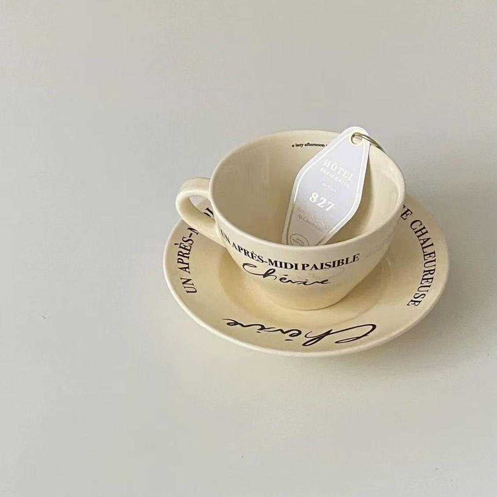 Korejský Ins styl Francouzský Retro Hrneček Červená Linka Písmeno Keramický Šálek na kávu+podšálek Bílý Hrneček na mléko Minimalistická Sada Dárek k narozeninám