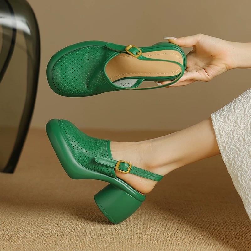 Ladies' Niche Retro Thick Soled Open Toed Sandals for Summer Wear, New Hollow Out Casual Flat Roman Shoes for Women