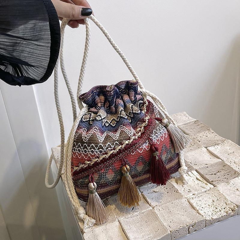 Girls Single Shoulder Messenger Bag Fringed Drawstring Money Bag Bag Women's New Versatile Bucket Bag Exotic