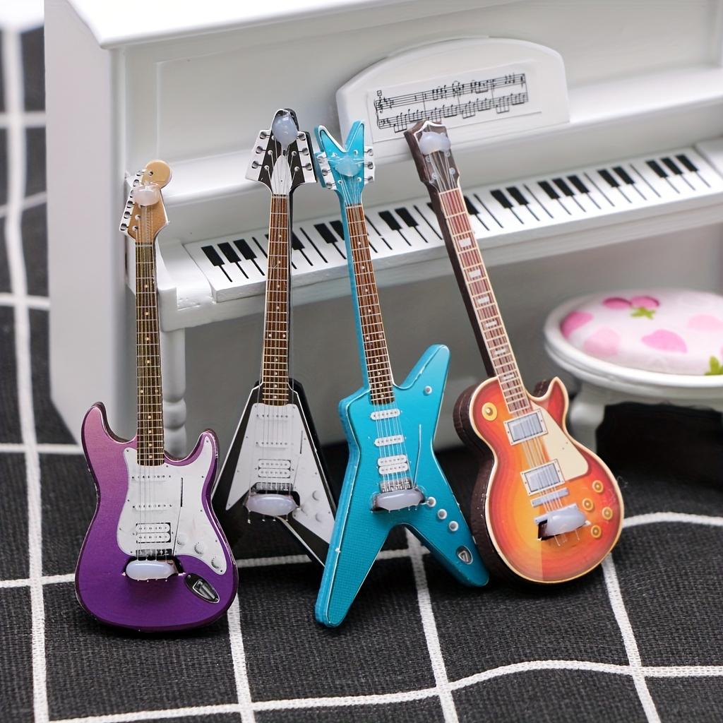 1/4 Stück Mini Simulation E-Gitarre Beliebte Gitarre Passende Miniatur-Szenenrequisiten Puppenhausmodellzubehör