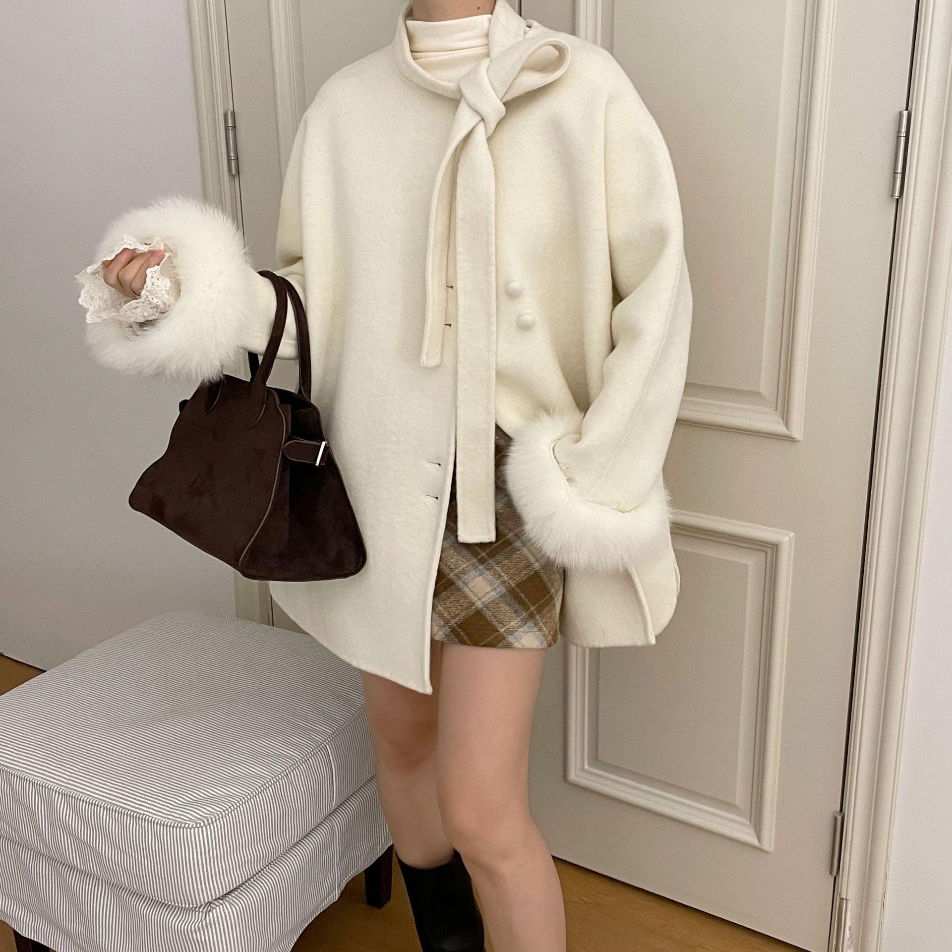 

Shanghai Laneige Double-Faced Wool Coat with Fox Fur Sleeves 240898 Medium