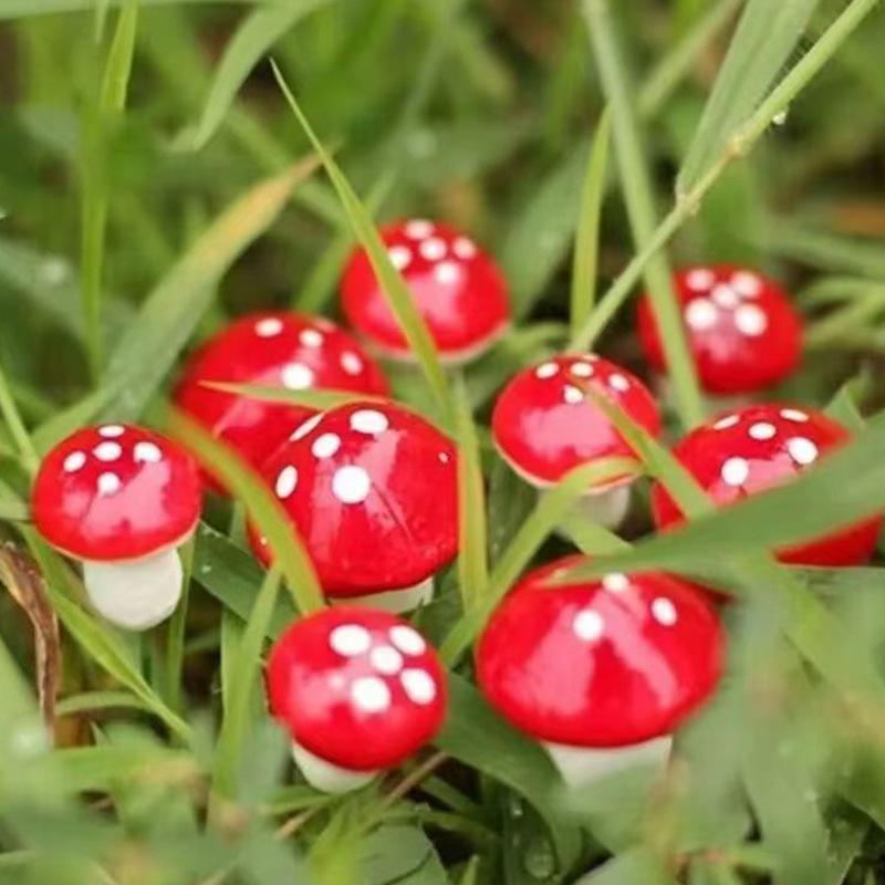 Mini Foam Mushroom with Wreath Wire - Christmas Decoration Prop