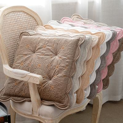Textil do jedálne a obývacej izby – Poťahy na stoličky