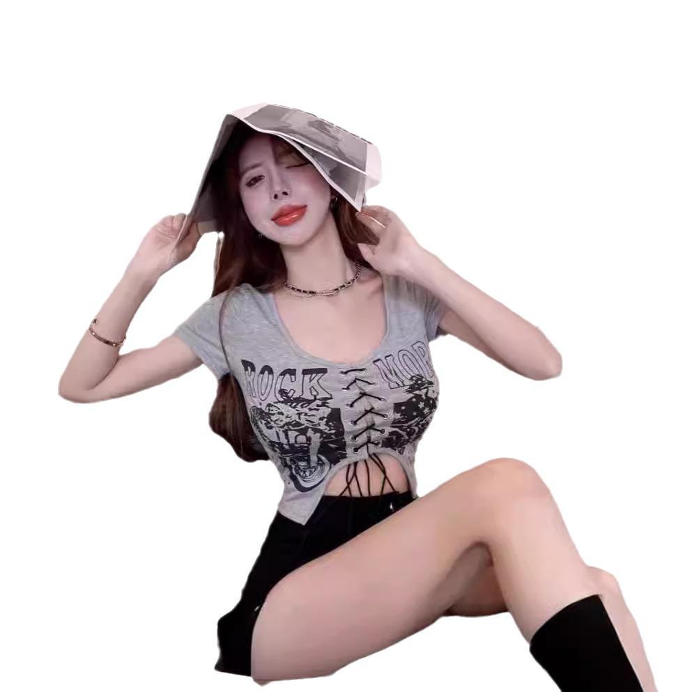 American Retro Hot Girl Off-Shoulder Crop Top - Sexy, Short-Sleeved, Tight-Fit for Summer