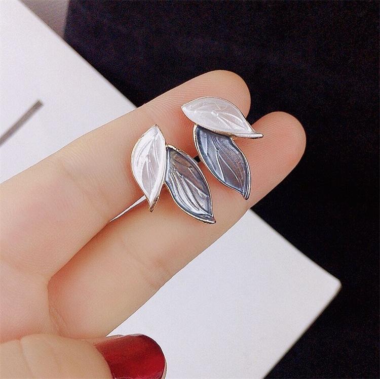

New Simple Blue Leaf Ear Clips Enamel Leaf Blue White Earrings Without Ear Piercings for Women