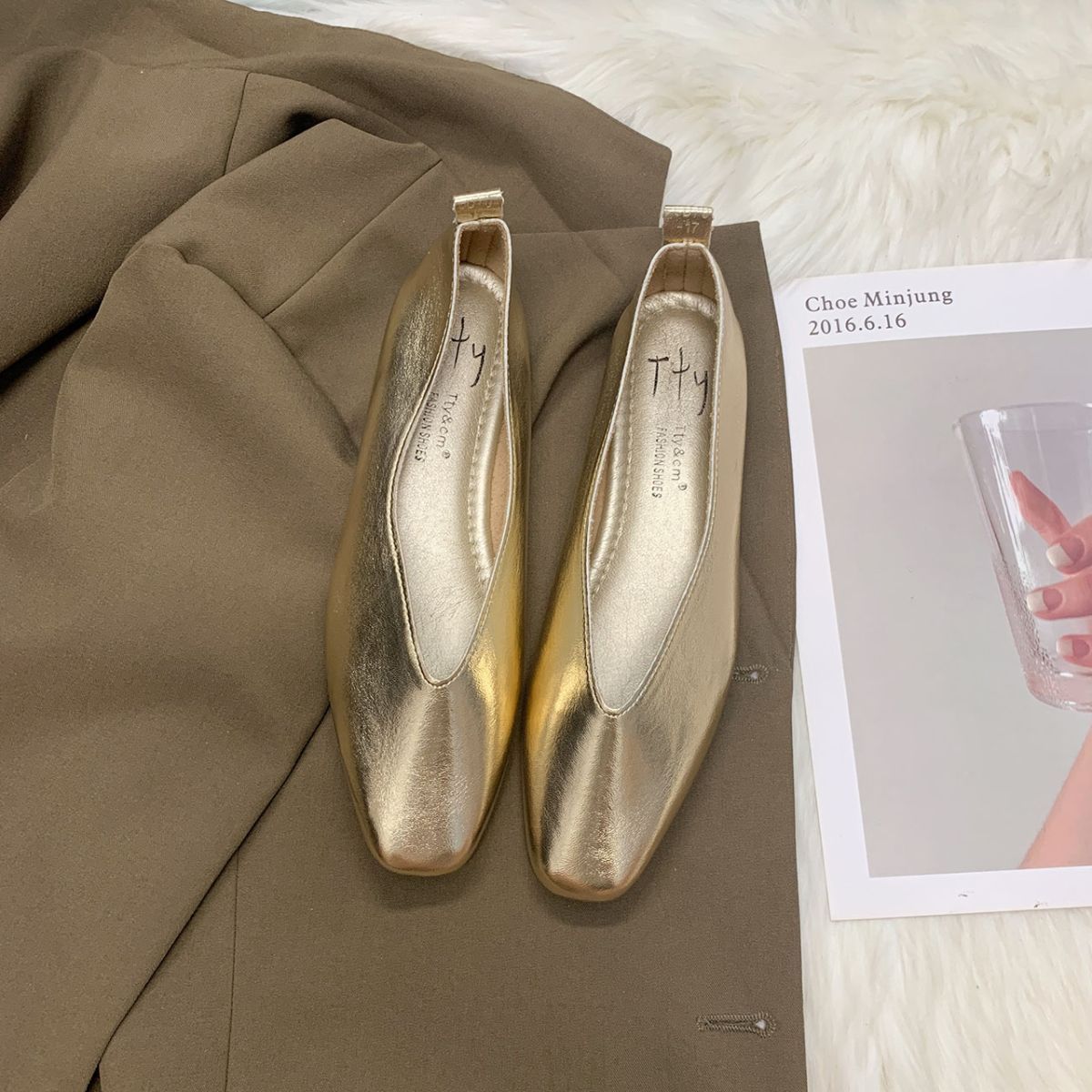 

Простые туфли-лодочки с квадратным носком и низким каблуком, женские, весна-осень, новые 2025, из мягкой кожи, для работы, обувь для бабушки, увеличивающие рост, i 40 золотой